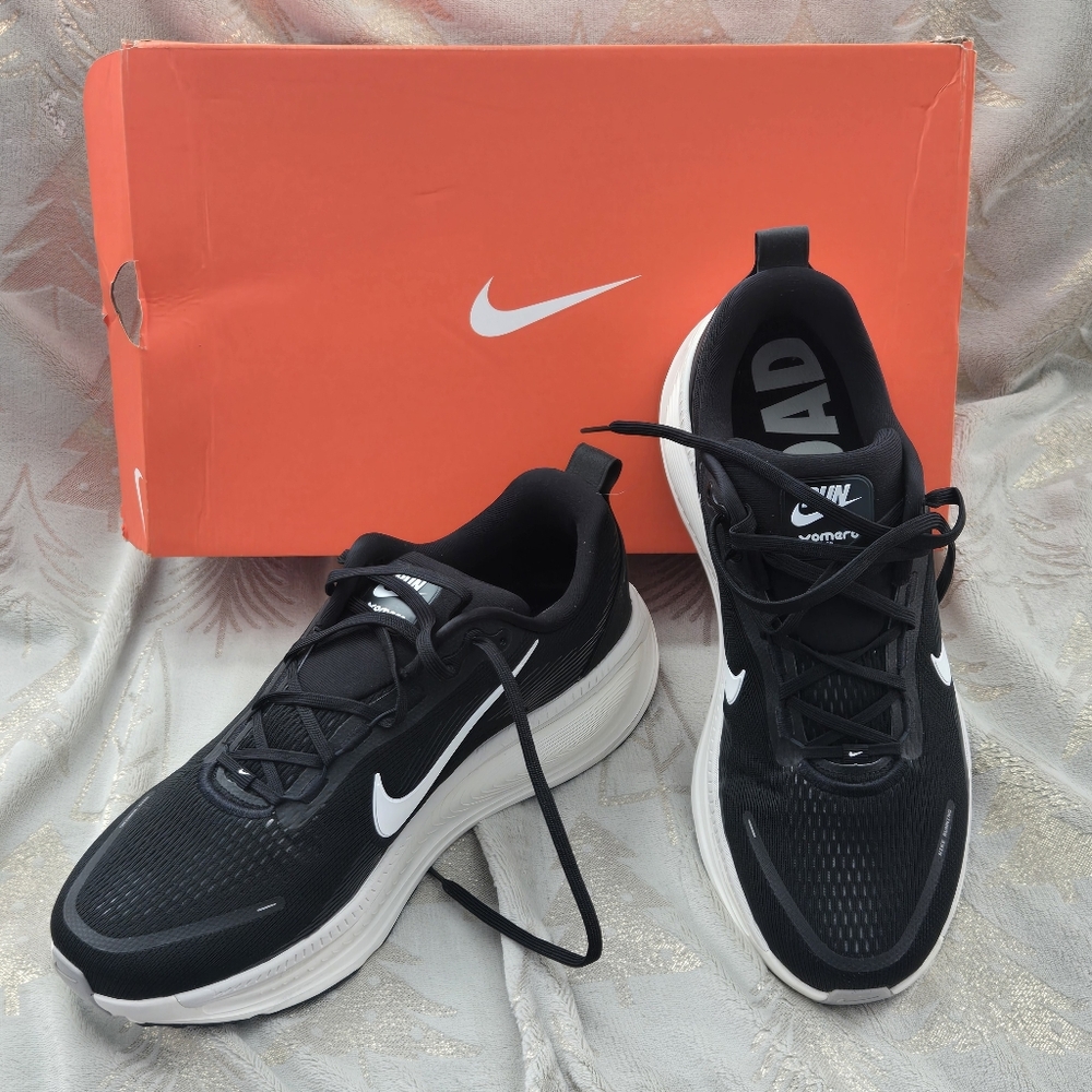 Nike Unisex Vomero 18 Running Shoes